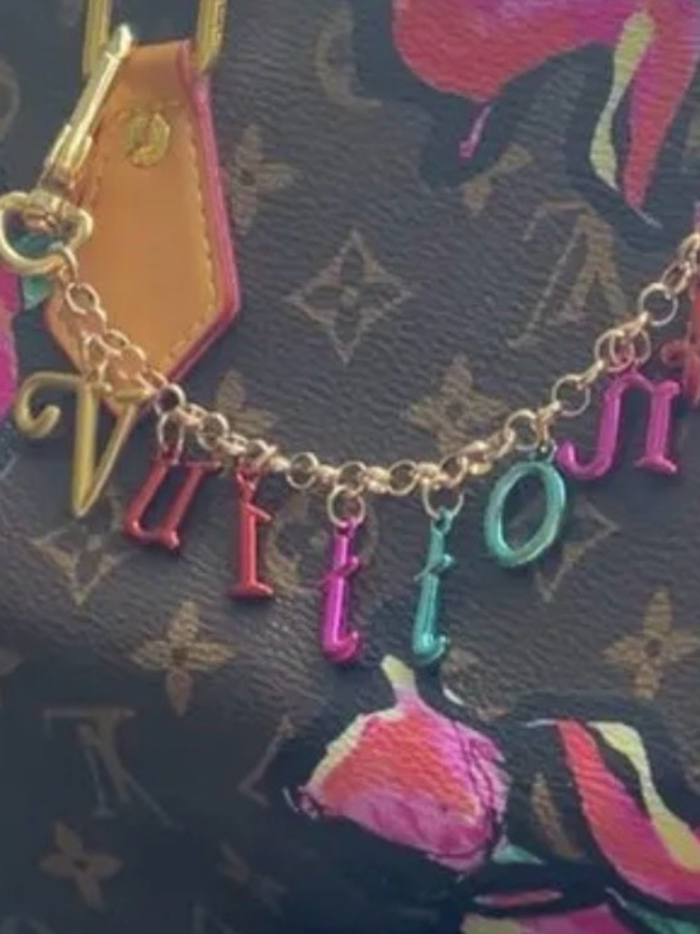 ✨🌈 ‘VUITTON’ Bag Charm Chain  👜 ✨